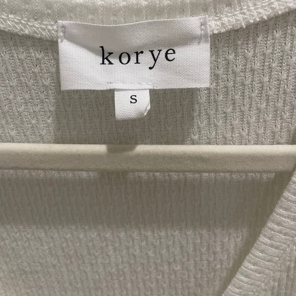 NWOT Korye White Surplice Tank Top (Size S) - Picture 5 of 5